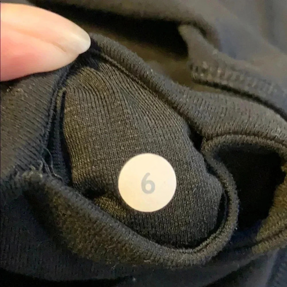 Lululemon gather & crow  crops - Picture 8 of 8